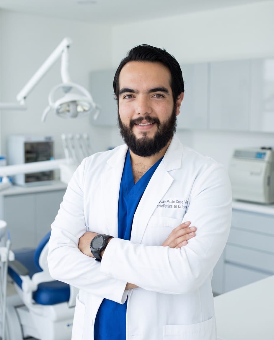 Dr. Juan Pablo Cano Vázquez, ortodoncista certificado en Dental Correct Guadalajara