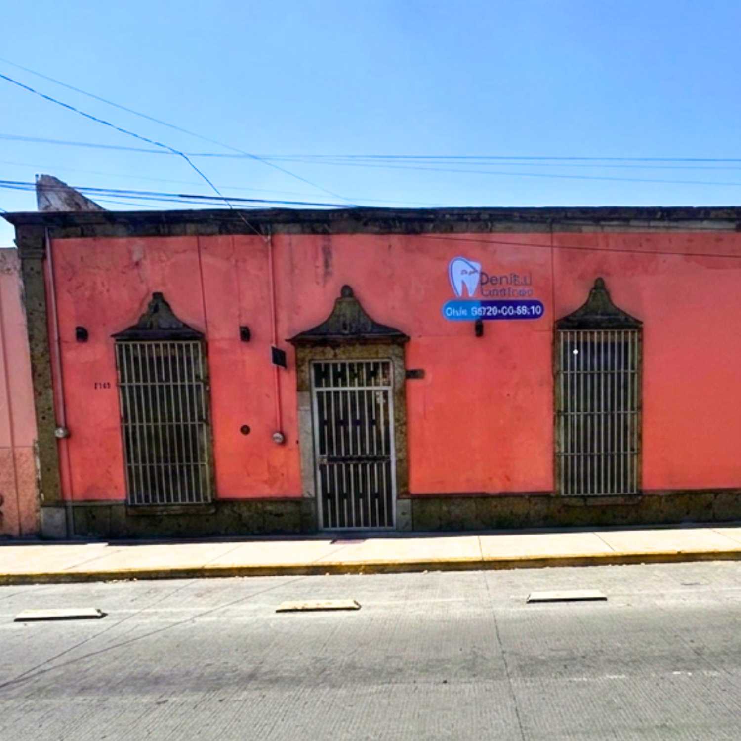 Fachada de Clínica Dental Correct, dentista en Gigantes, colonia San Antonio, Guadalajara.